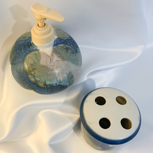 Rare Kravec Studios Pottery Soap Dispenser & Toothbrush Holder Set - Picture 2 of 11